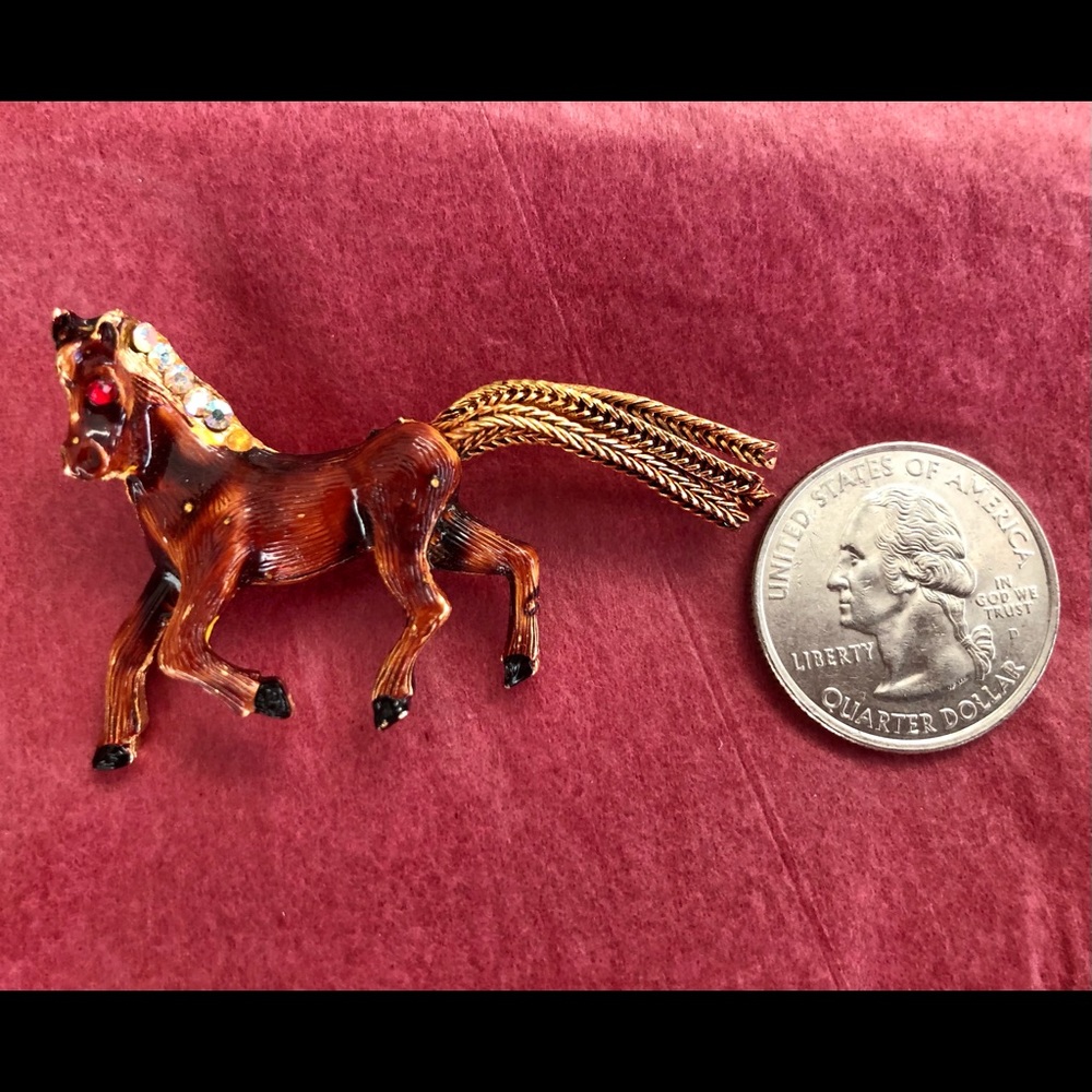 Beautiful,Vintage running horse.Excellent vintage condition!